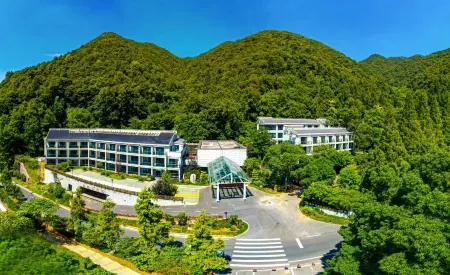 Zhejiang Provincial Federation of Trade Unions Shuanglong Workers Sanatorium Отели рядом с достопримечательностью «Huangdaxian Scenic Area»