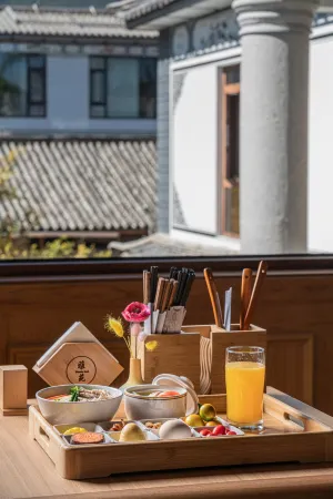 Mengjing Yayuan Hotel (Dali Ancient City) Отели в г. Дали