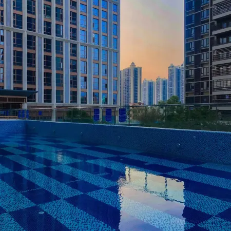 Homtel by Poltton（Maoming Railway Station）