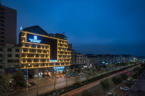 Roman Holiday Hotel (Emerald Plaza Branch) - 3-Star