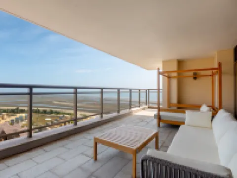 Days Hotel By Wyndham Fangchenggang Bailang Beach Hotels in Fangchenggang