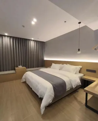 Baojingcheng Ji Hotel