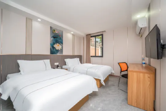 Baishun Hotel (Guangzhou Zhongda Affiliated Cancer Hospital Quzhuang Subway Station) Отели рядом с достопримечательностью «Longzhu»