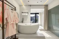 Yueyue Space Homestay (Zhouzhuang Ancient Town) - พร้อมระเบียง