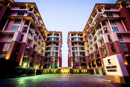 Cinnamon Hotel Bangkok Отели рядом с достопримечательностью «Wat Suan Mokkh»