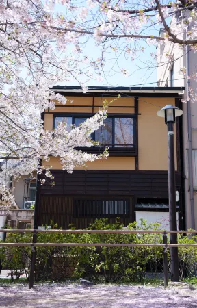【Konayuki inn】6 mins walk from Kyoto Station Отели рядом с достопримечательностью «Киотский университет иностранных исследований»