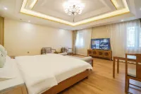 Yunshuiju Homestay (Kaifeng Millennium City Park Wansui Mountain Wuxia City)