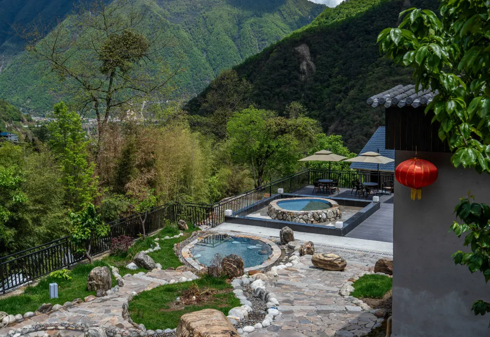 Hailuogou Mountain and Water Hot Spring Hotel(海螺沟山水间 Hailuogou Mountain and Water Hot Spring Hotel(海螺沟山水间
