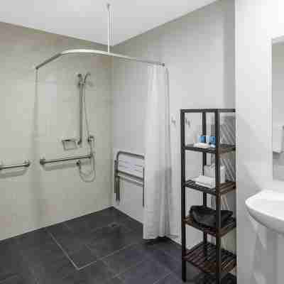 Meriton Suites North Sydney Rooms