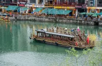 Yuanfang Aurora Riverview Bed and Breakfast (Zhenyuan Ancient City New Bridge Store)