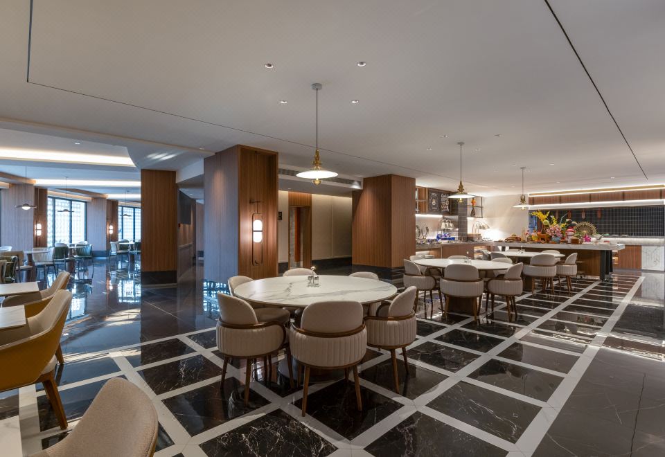 [유어코브 바이 하얏트 호텔의 모던한 객실 내부]