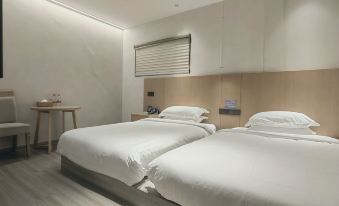 Midway Hotel (Zhangzhou High-speed Railway Station Wanda Plaza)