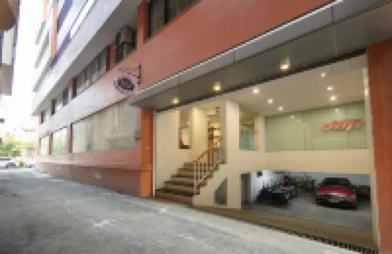 HB服務公寓式飯店 - 121B Quan Hoa 草采附近的飯店