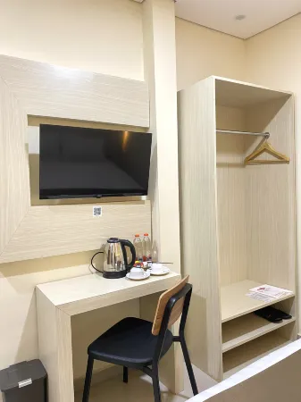 Red Chilies Hotel Отели рядом с достопримечательностью «Balekambang Park»