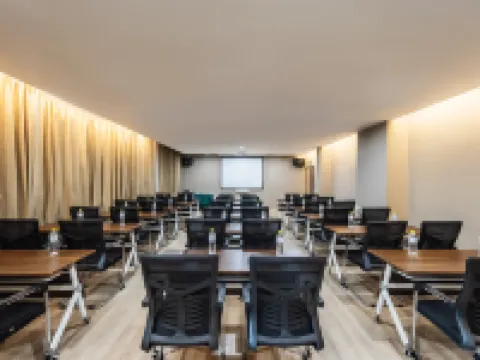 โฮมอินน์ · นีโอ (สถานีรถไฟใต้ดินไถ่ตง ชิงเต่า) โรงแรมในชิงเต่า