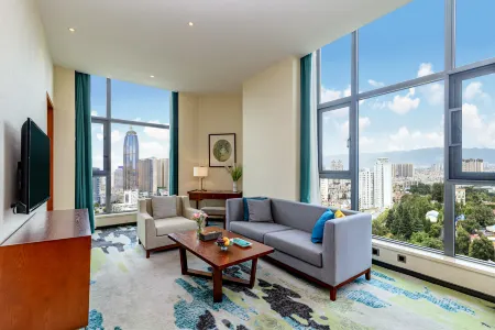 Stone Forest International Hotel Отели в г. Цюйцзин