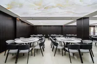 Jiuzhaigou Jingyue Holiday Hotel