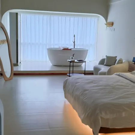 Golden Lake View Cinema Apartment