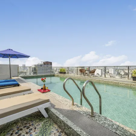 Palazzo Luxury Hotel & Bistro - Central My Khe Beach Walking Street