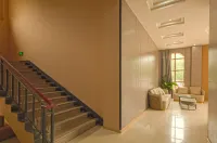 Meixi Light Luxury Hotel - parking