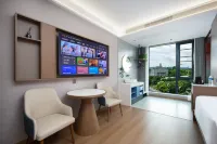 Neixiang Qihu Huayue Hotel (Liyuan Villa)