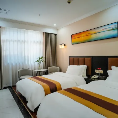 Qingju's Promise Hotel (Fuyang South Station Hongqi Middle School)