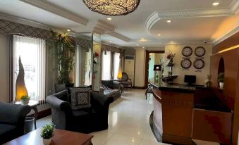 Townhouse OAK Makati Manila Near PNR Pasay Evangelista formerly VIP Suites