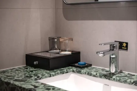 Meta Tree Hotel, People's Square, City Center In Shanghai