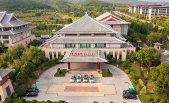 Zhongzhou Leading Hotel