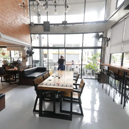 Wire Bangkok Prakhanong Отели рядом с достопримечательностью «Станция надземного метро Ekkamai»