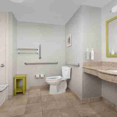 Hampton Inn & Suites Durham/North I-85 Rooms