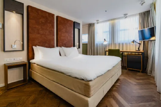 Hotel de Hallen Отели рядом с достопримечательностью «Каналы Амстердама»