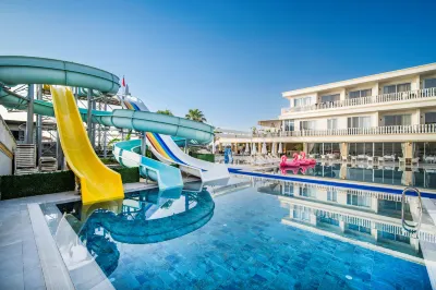 SL La Perla Hotel Kemer Hotel dekat Pantai Beldibi