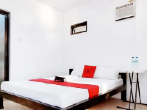 レッドドアーズ @ サン アントニオ ビナン ビニャンのホテル