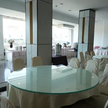 The Spring Srinakarin Hotel Отели рядом с достопримечательностью «Торговый центр Seacon Square»