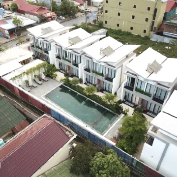 Emerald Residence - Kampot Hotels near សេះសមុទ្របាញ់ទឹក