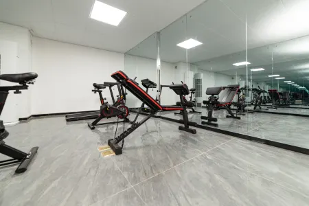 Youyi Crystal Hotel (Qinzhou Baishi Lake Park Branch) Отели рядом с достопримечательностью «Qinzhou University Xianghuiyuan Campus»