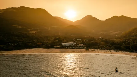 Seaside Boutique Resort Quy Nhon Отели в г. Шонгкау