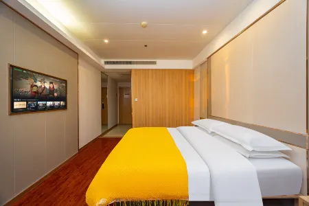 World Smart Hotel (Qingdao North Station Zhenhua Road Subway Station)