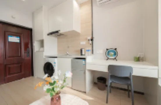 雲悅民宿（揚名地鐵站店） 住宿飯店