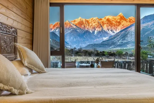 Kangsang Taolin Xueshan Tibetan Chalet Hotel di Mainling