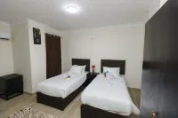 Phoenix Pyramids View Inn