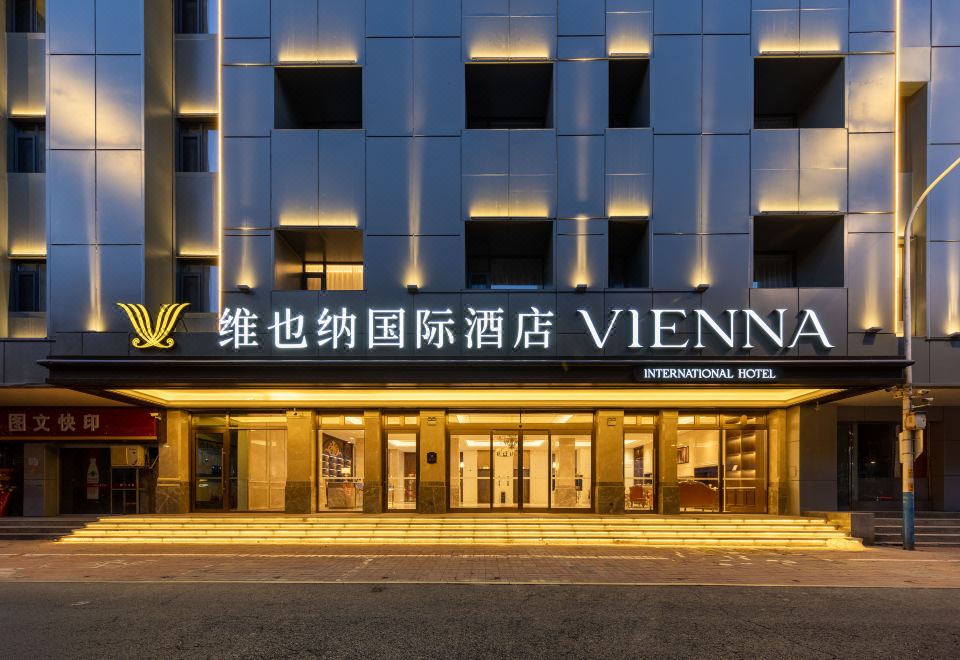 3. Vienna I..