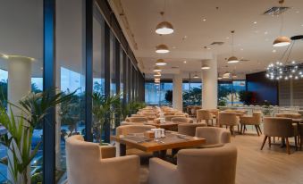 Starcity Hotel & Condotel Beachfront Nha Trang