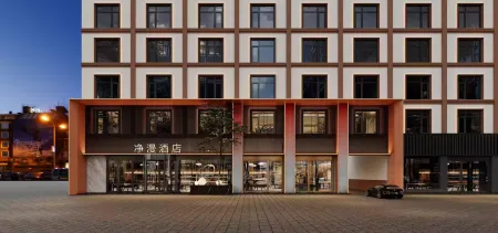 1Jingman Hotel (Shangqiu High-Speed Railway Station Kaixuan Road Branch) Отели рядом с достопримечательностью «Shangqiu Institute of Technology»