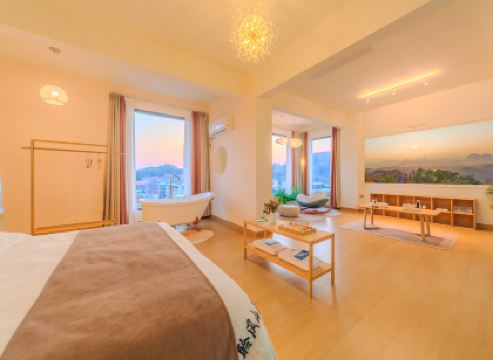 丹霞山聆風山居客棧