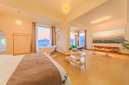 Danxia Mountain Lingfeng Mountain Residence Inn