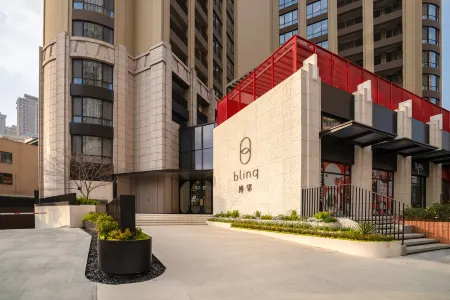 Blinq Residences Shanghai Jing'an Отели рядом с достопримечательностью «Liangcheng Park (West Gate)»