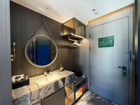 Verdant Army Hotel Отели рядом с достопримечательностью «Jingxi Wulituo Folk-custom Exhibition Hall»