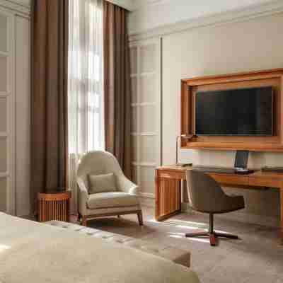 Metropol Hotel Rooms